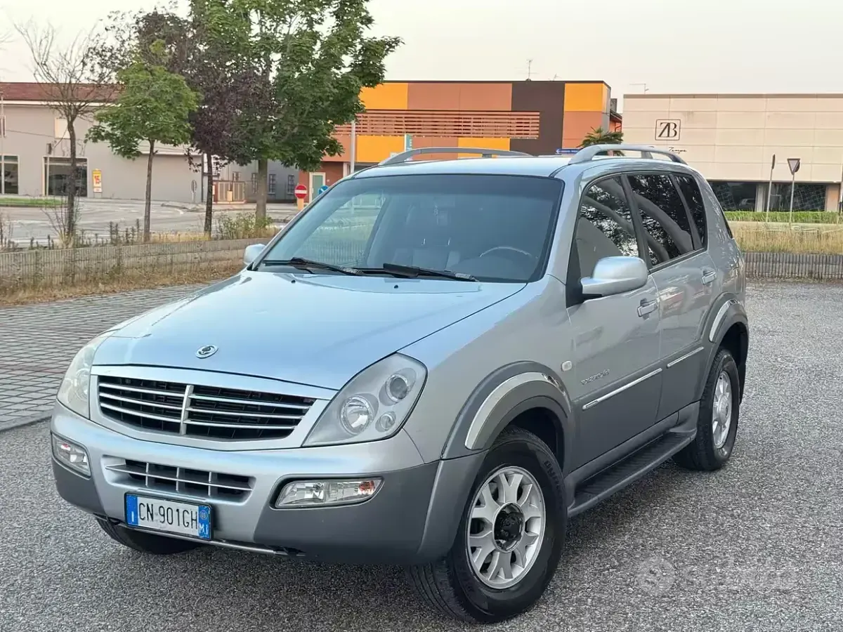 Usata SsangYong Rexton 165 CV (121 kW) 2005 Grigio SUV