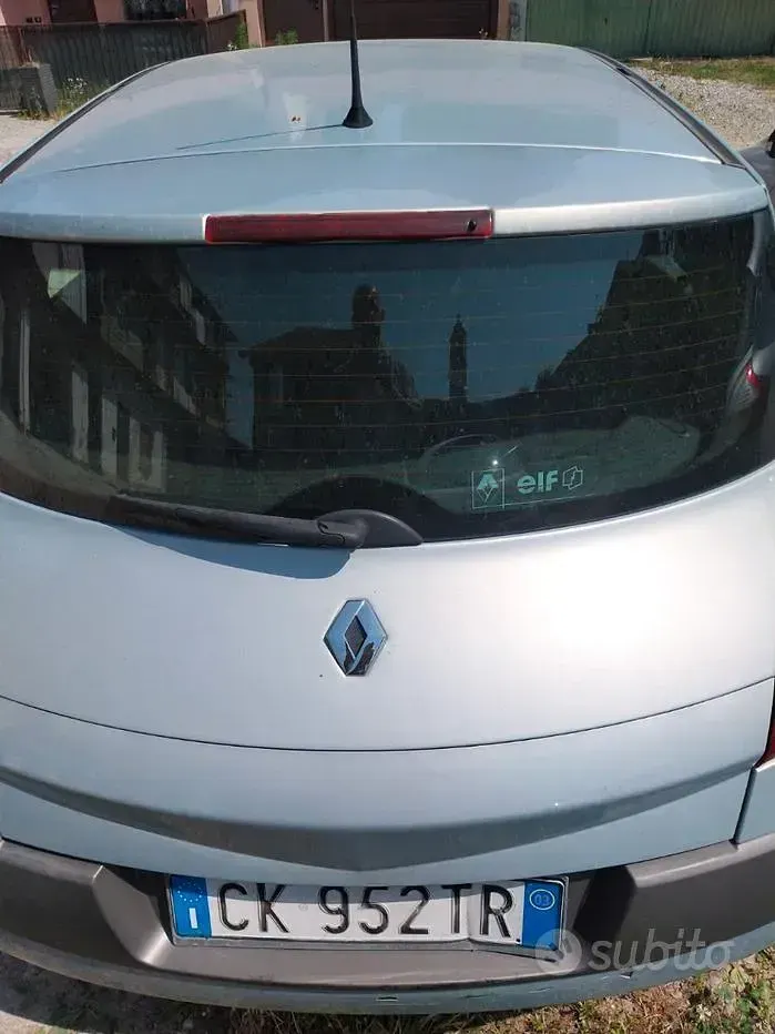 Usata Renault Mégane II 101 CV (74 kW) 2003 Grigio Berlina