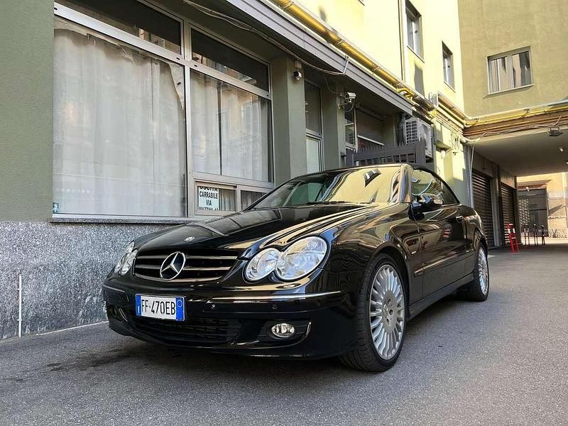 Usata Mercedes CLK320 224 CV (164 kW) 2009 Nero Cabrio