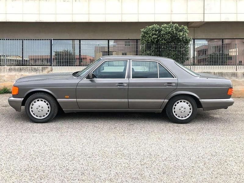Usata Mercedes 300 SE 188 CV (138 kW) 1991 Grigio Berlina
