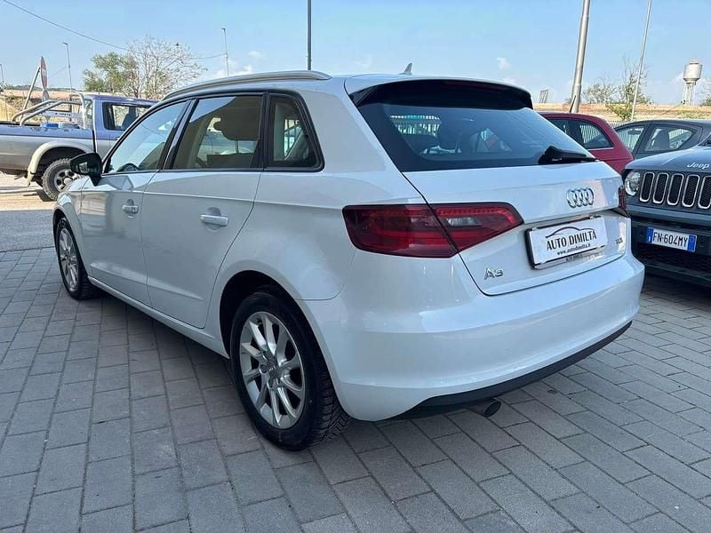 Usado Audi A3 Ambiente 105 CV (77 kW) 2014 Blanco Berlina