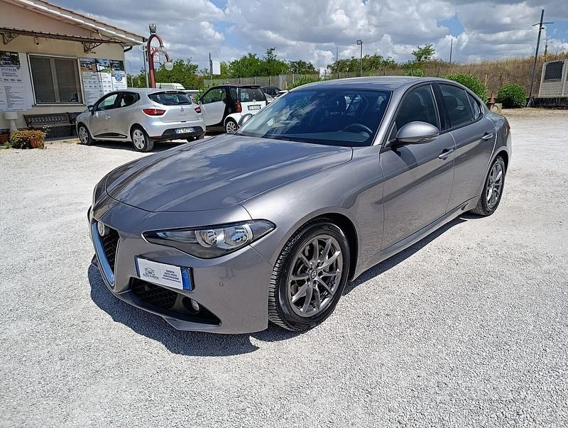 Grigio(met.) Usata 2017 Alfa Romeo Giulia Tre volumi | 16.990 € (Super prezzo) - Immagine 1/4