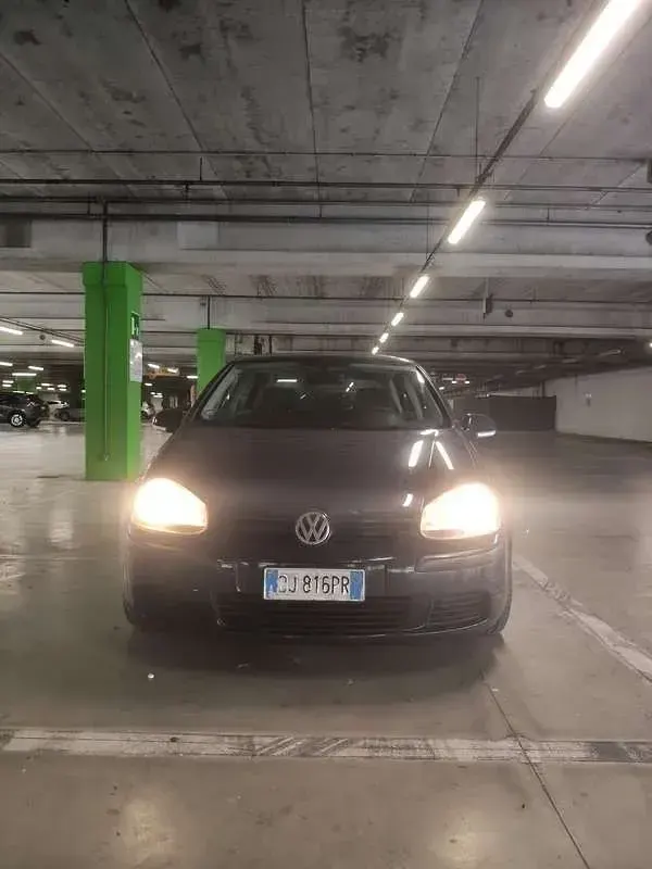 Usata VW Golf V Comfortline 105 CV (77 kW) 2007 Berlina