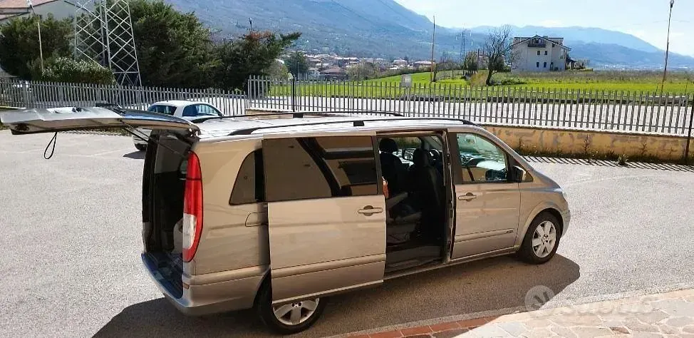 Usata Mercedes Viano 150 CV (110 kW) 2010 Monovolume