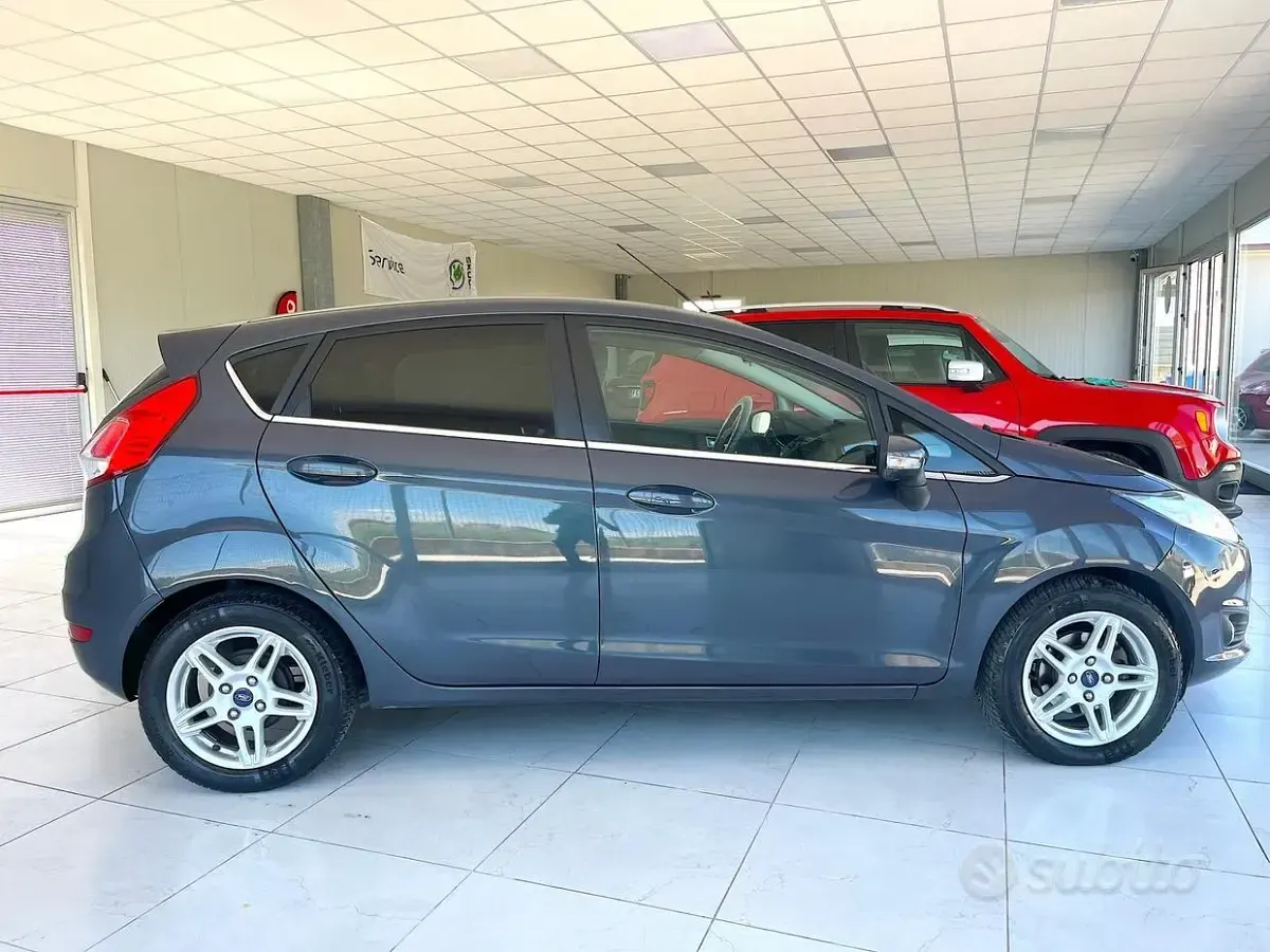 Usata Ford Fiesta Titanium 75 CV (55 kW) 2013 Blu Berlina