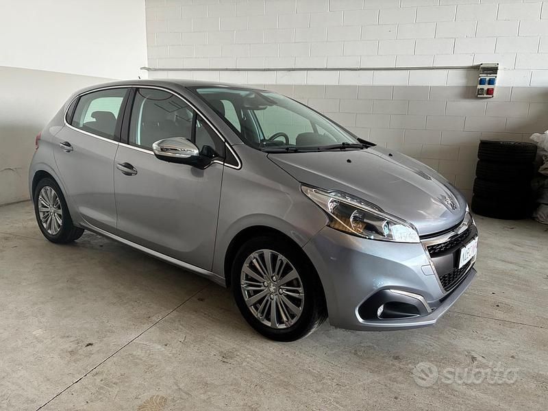 Usata Peugeot 208 Allure 83 CV (61 kW) 2019 Grigio Utilitaria