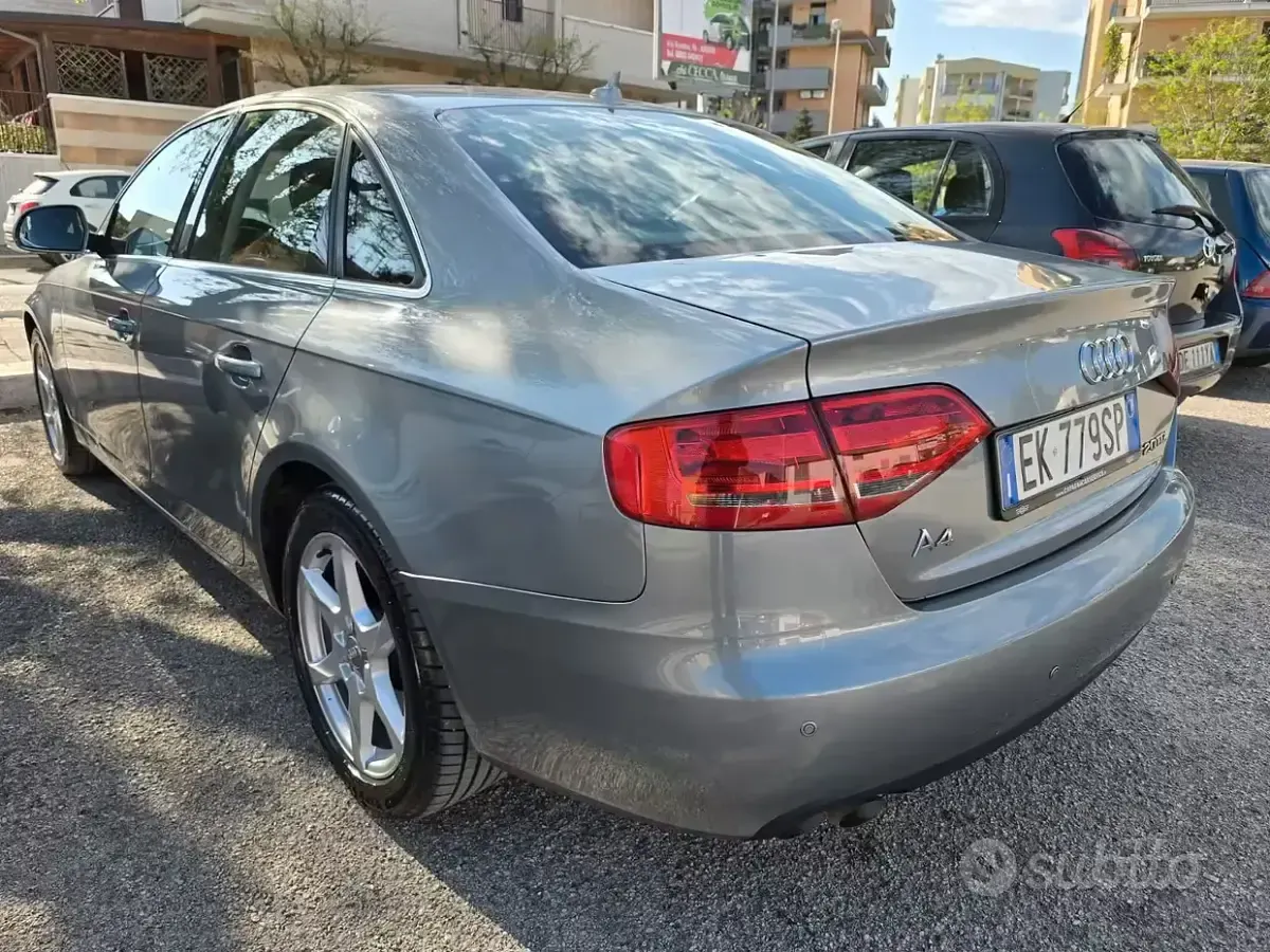 Usata Audi A4 143 CV (105 kW) 2011 Grigio Berlina