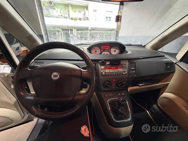 Usata Lancia Musa 75 CV (55 kW) 2007 Marrone Monovolume