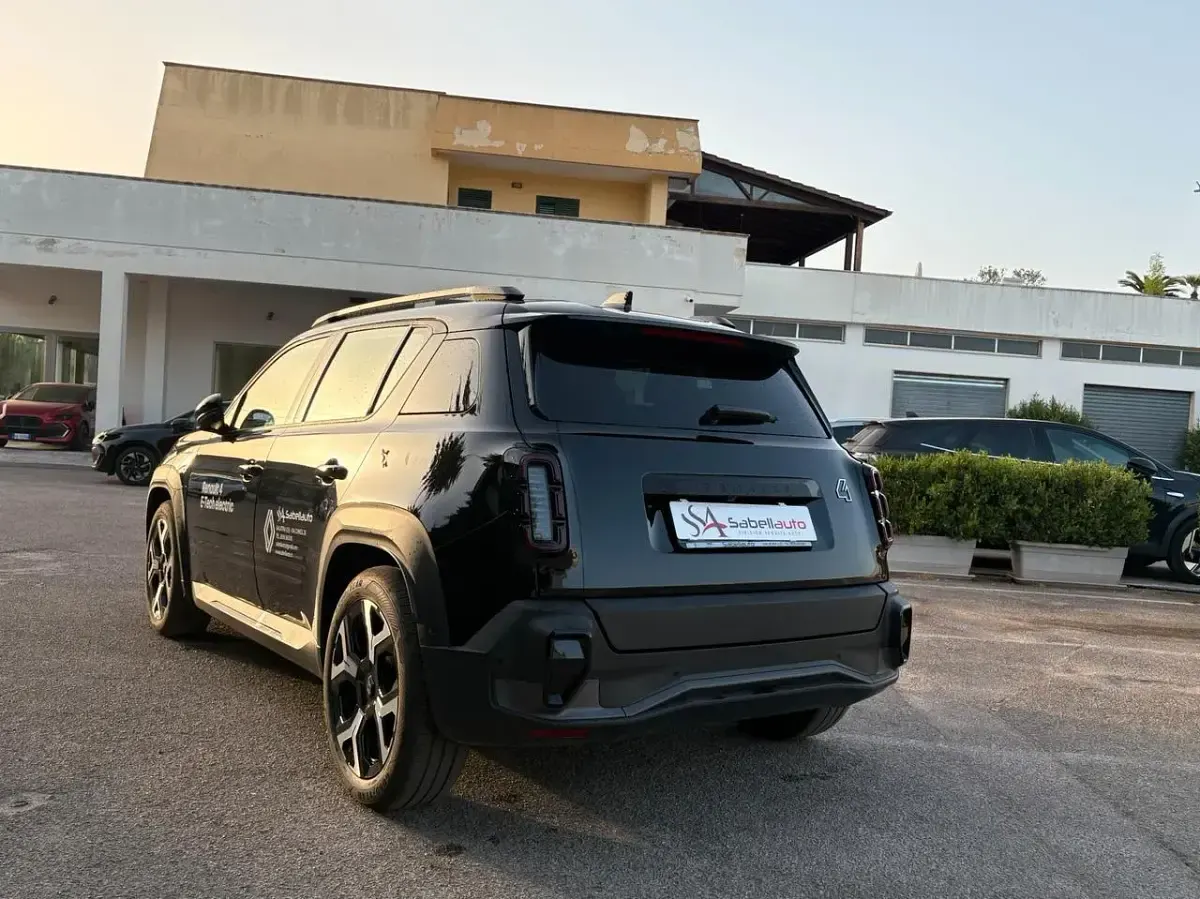 Usata Renault 4 E-Tech Komfort 77 kW (106 CV) 2025 Nero SUV