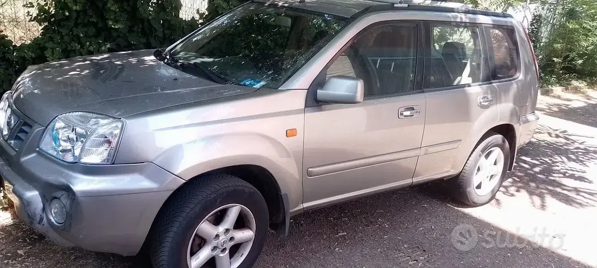 Usata Nissan X-Trail 140 CV (102 kW) 2001 Grigio SUV