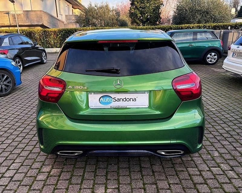Usata Mercedes A180 Premium 109 CV (80 kW) 2017 Verde Berlina