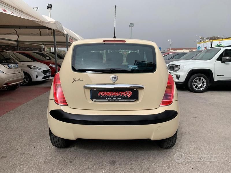 Usata Lancia Ypsilon 60 CV (44 kW) 2004 Beige Utilitaria