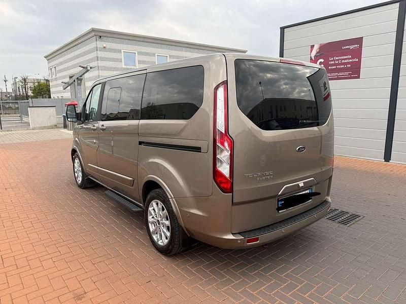 Usata Ford Tourneo Titanium 131 CV (96 kW) 2023 Monovolume