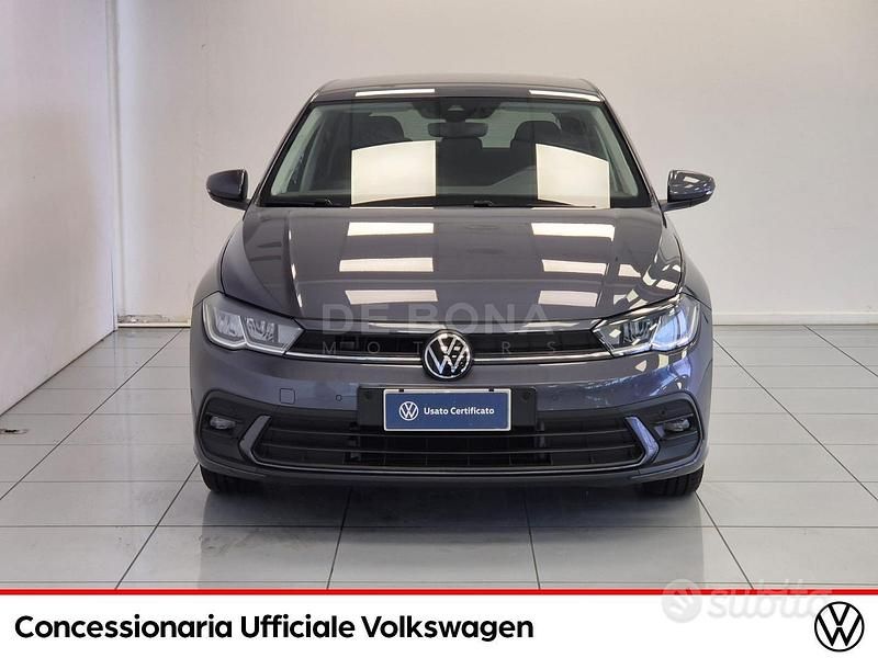 Usata VW Polo Life 95 CV (69 kW) 2023 Grigio Utilitaria