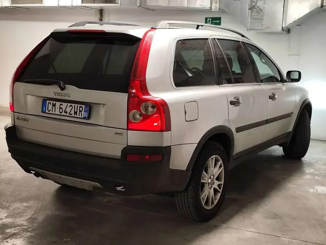 Usata Volvo XC90 Executive 163 CV (119 kW) 2004 Argento SUV