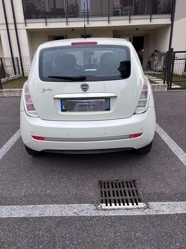 Usata Lancia Ypsilon 77 CV (56 kW) 2009 Bianco Utilitaria