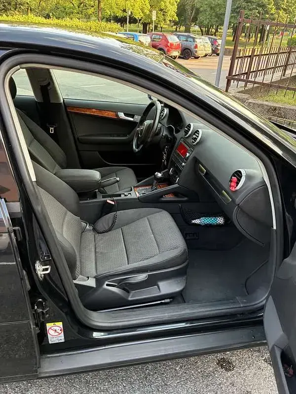 Usado Audi A3 Ambiente 140 CV (102 kW) 2011 Negro Utilitario