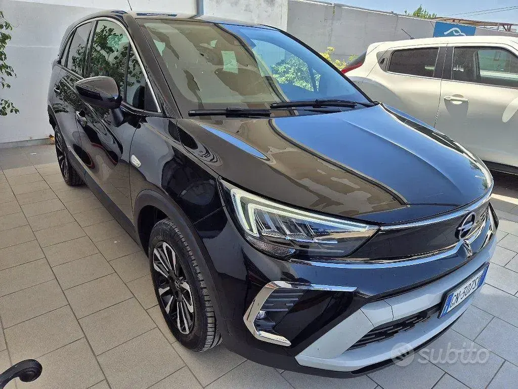 Usata Opel Crossland Elegance 110 CV (80 kW) 2023 Nero SUV