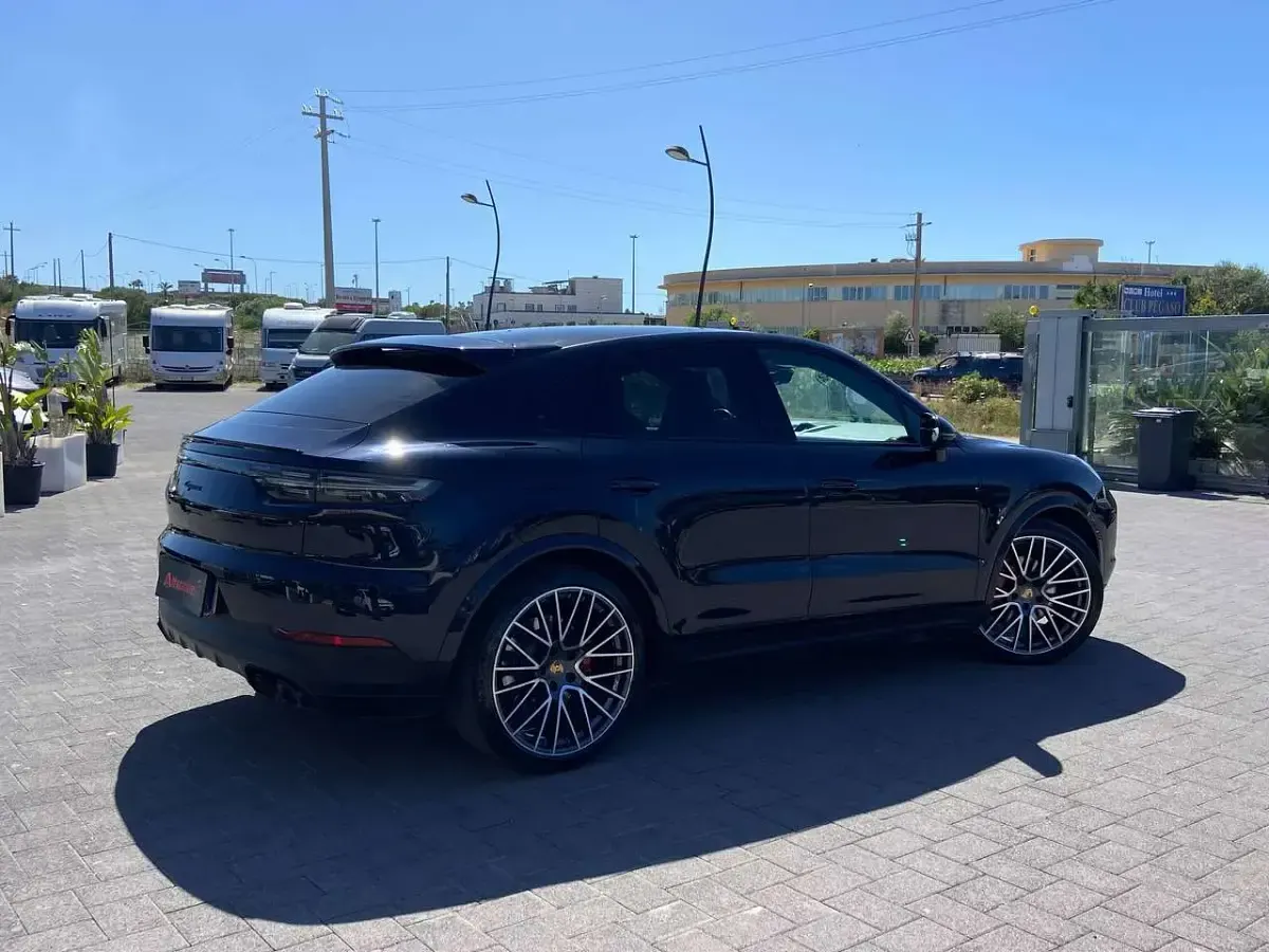 Usata Porsche Cayenne Coupe 340 CV (250 kW) 2022 Blu/azzurro Coupé