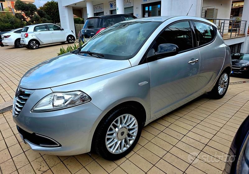 Usata Lancia Ypsilon Gold 95 CV (69 kW) 2015 Grigio Utilitaria