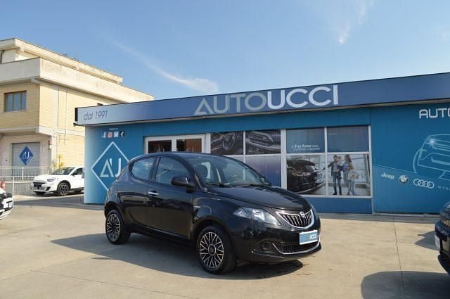 Usata Lancia Ypsilon Silver 69 CV (50 kW) 2024 Nero Utilitaria