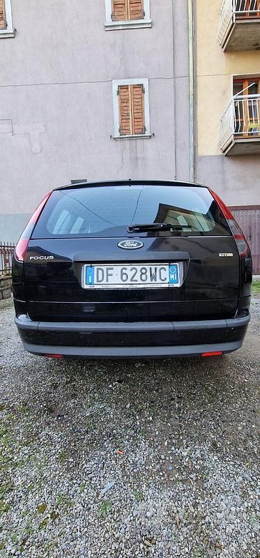 Usata Ford Focus 116 CV (85 kW) 2007 Nero Station wagon