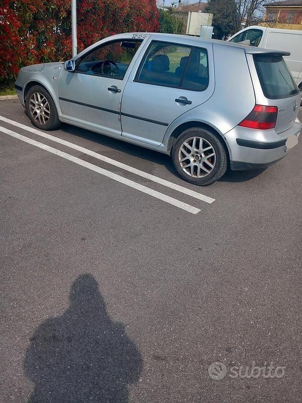 Usata VW Golf IV 101 CV (74 kW) 2002 Grigio Berlina