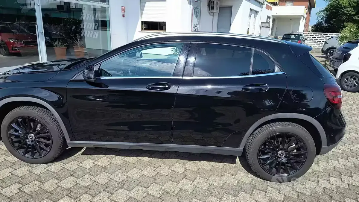 Usata Mercedes GLA200 Executive 136 CV (100 kW) 2018 Nero SUV