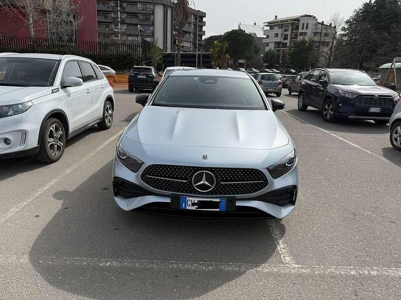 Argento Usata 2024 Mercedes A180 Advanced Plus Tre volumi | 33.200 € (Ottimo prezzo) - Immagine 1/4