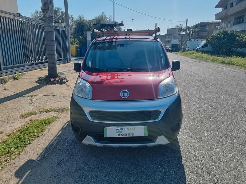 Begagnad Fiat Fiorino 95 HK (69 kW) 2016 Röd Minibuss