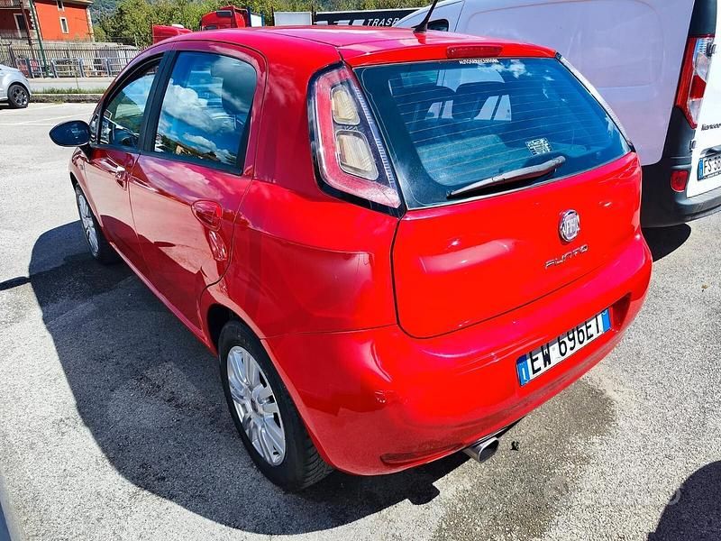 Usata Fiat Punto Lounge 69 CV (50 kW) 2014 Rosso Berlina