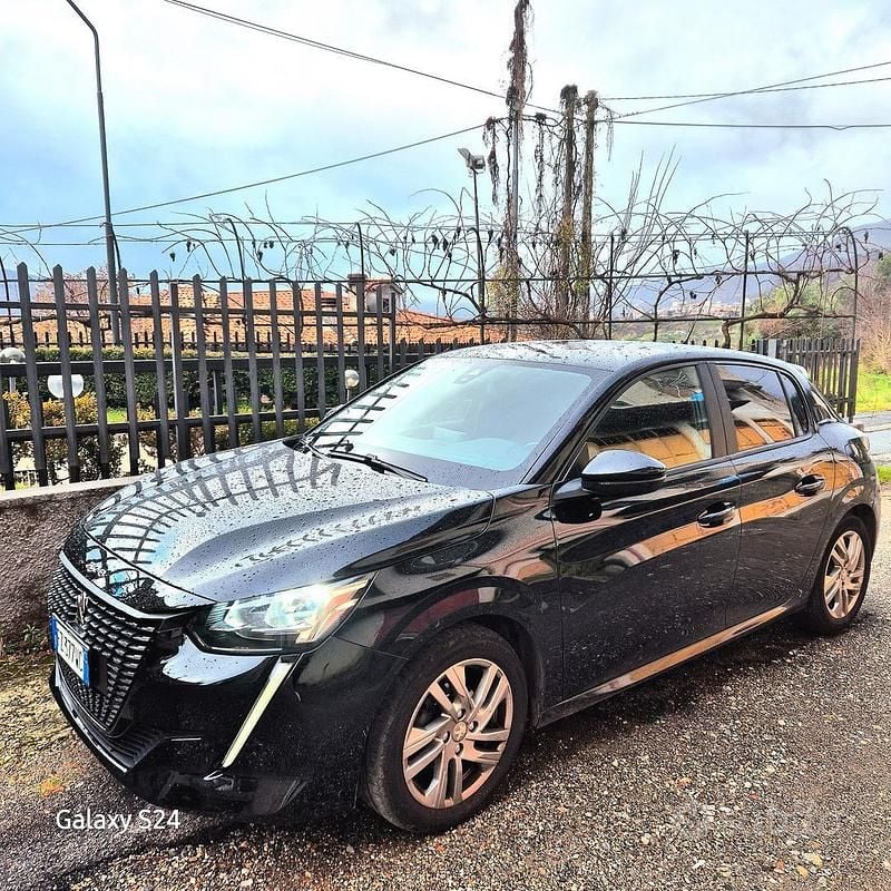 Usata Peugeot 208 75 CV (55 kW) 2020 Nero Utilitaria