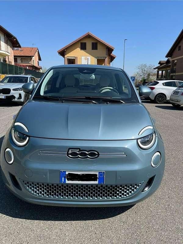 Usata Fiat 500e La Prima 86 kW (118 CV) 2021 Blu/azzurro Utilitaria