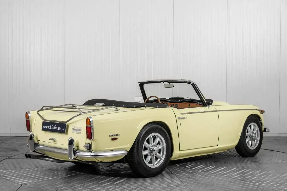 Usata Triumph TR 250 107 CV (78 kW) 1968 Giallo Cabrio