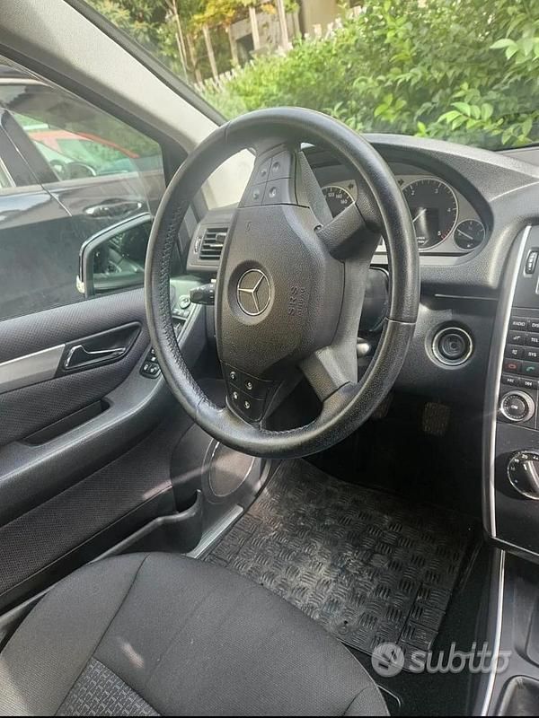 Usata Mercedes 180 116 CV (85 kW) 2010 Nero Berlina
