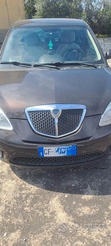 Usata Lancia Ypsilon 75 CV (55 kW) 2007 Marrone Utilitaria