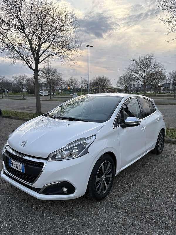 Usata Peugeot 208 Allure 82 CV (60 kW) 2017 Utilitaria