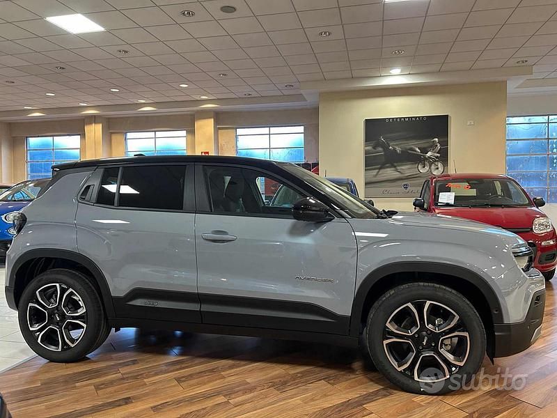 Nuova Jeep Avenger Summit 101 CV (74 kW) 2025 Grigio SUV