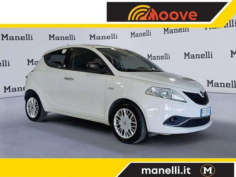 Usata Lancia Ypsilon Gold 69 CV (50 kW) 2016 Bianco Utilitaria