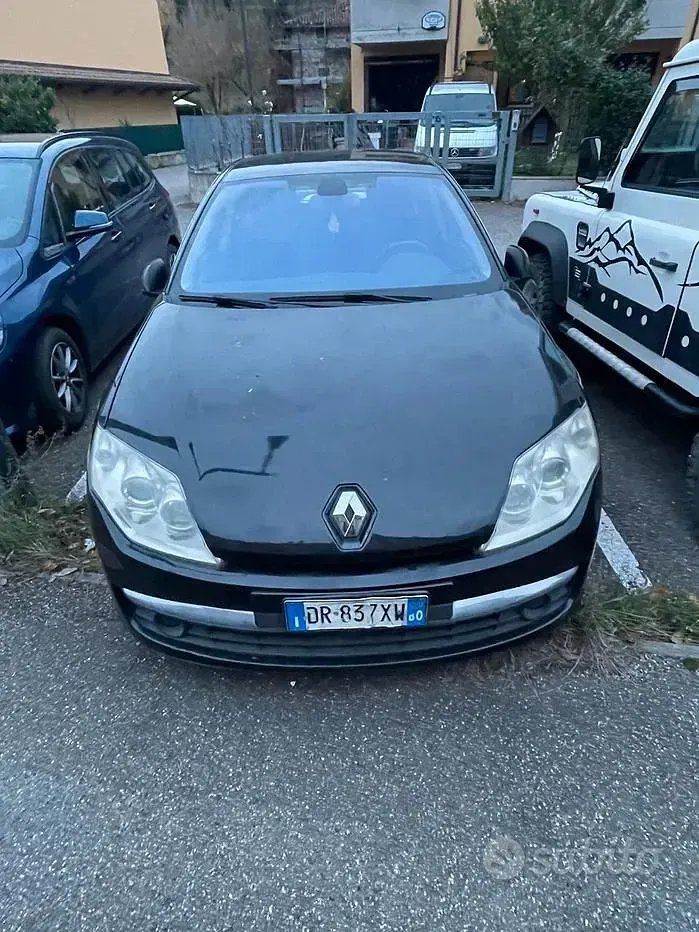 Usata Renault Laguna III 135 CV (99 kW) 2008 Nero Berlina