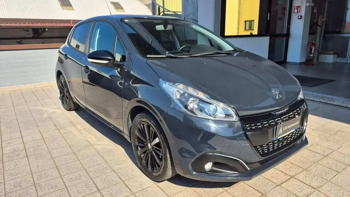 Begagnad Peugeot 208 82 HK (60 kW) 2018 Grå Halvkombi