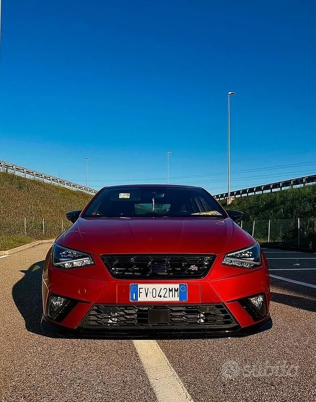 Rosso Usata 2019 Seat Ibiza FR Tre volumi | 14.800 € (Buon prezzo) - Immagine 1/2