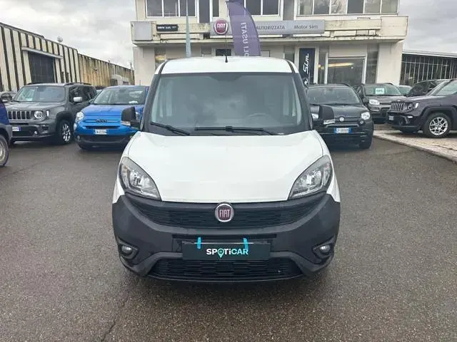 Begagnad Fiat Doblò Lounge 105 HK (77 kW) 2022 Gul Minibuss