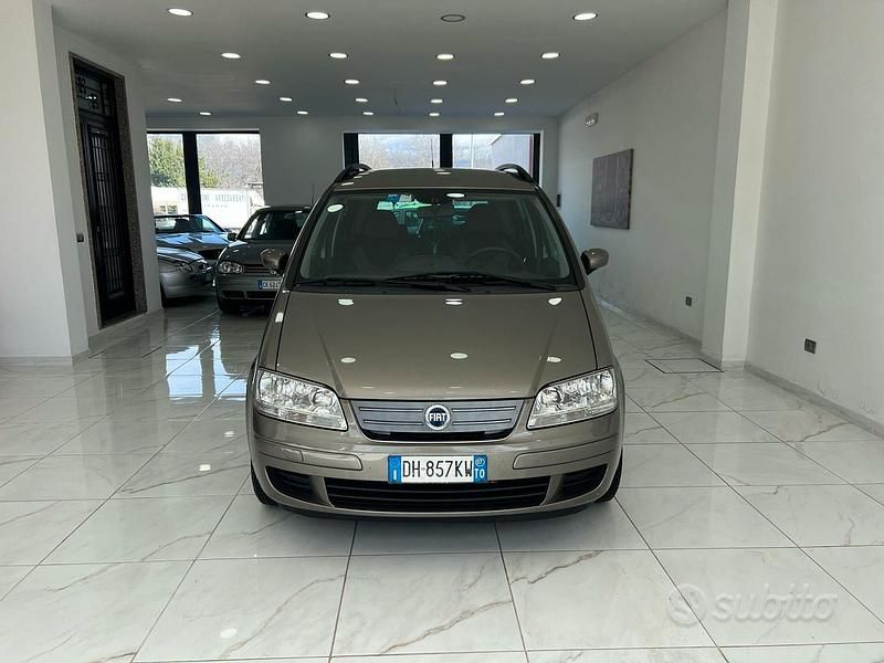 Usata Fiat Idea Emotion 90 CV (66 kW) 2007 Grigio Monovolume