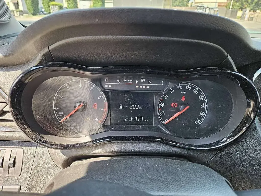 Usata Opel Karl Rocks 73 CV (53 kW) 2018 Argento Utilitaria
