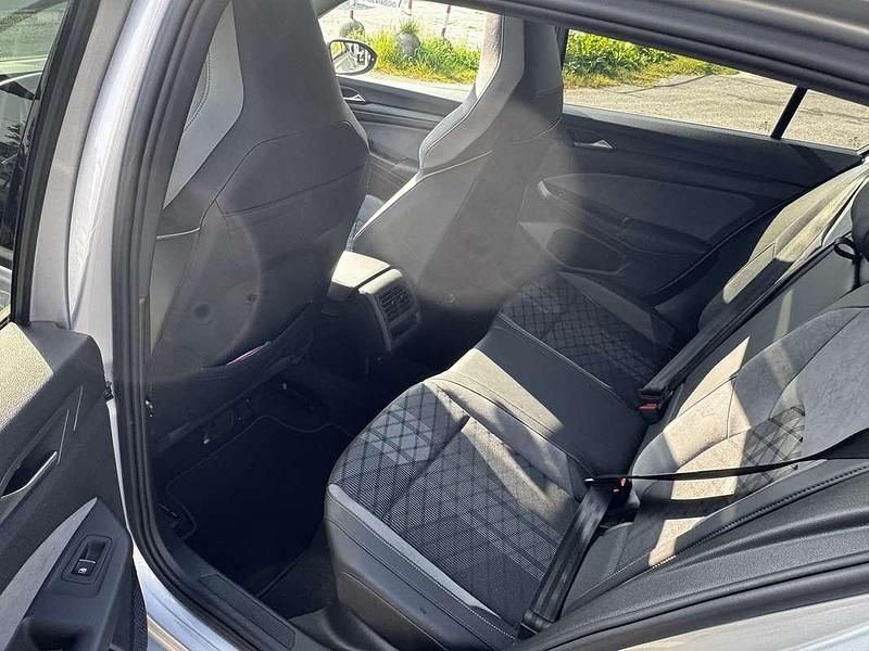 Usata VW Golf VIII R-line 150 CV (110 kW) 2024 Berlina