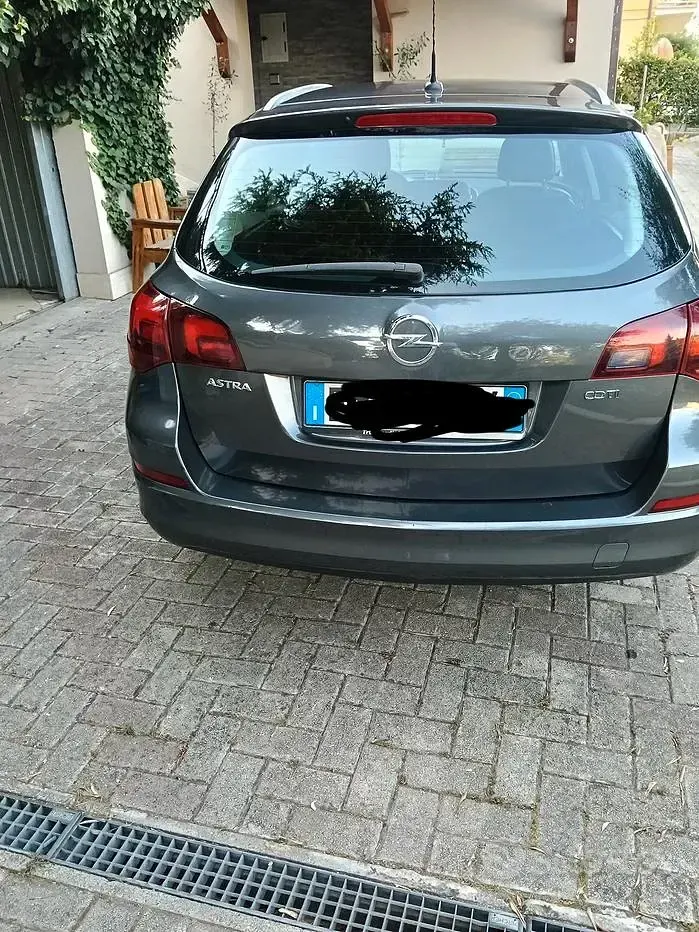Usata Opel Astra Cosmo 110 CV (80 kW) 2012 Station wagon