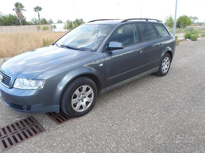 Grigio Usata 2004 Audi A4 Station wagon | 2300 € (Buon prezzo) - Immagine 1/4
