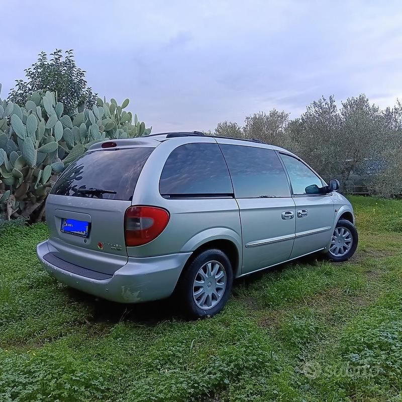 Usata Chrysler Voyager 2003 Grigio Monovolume