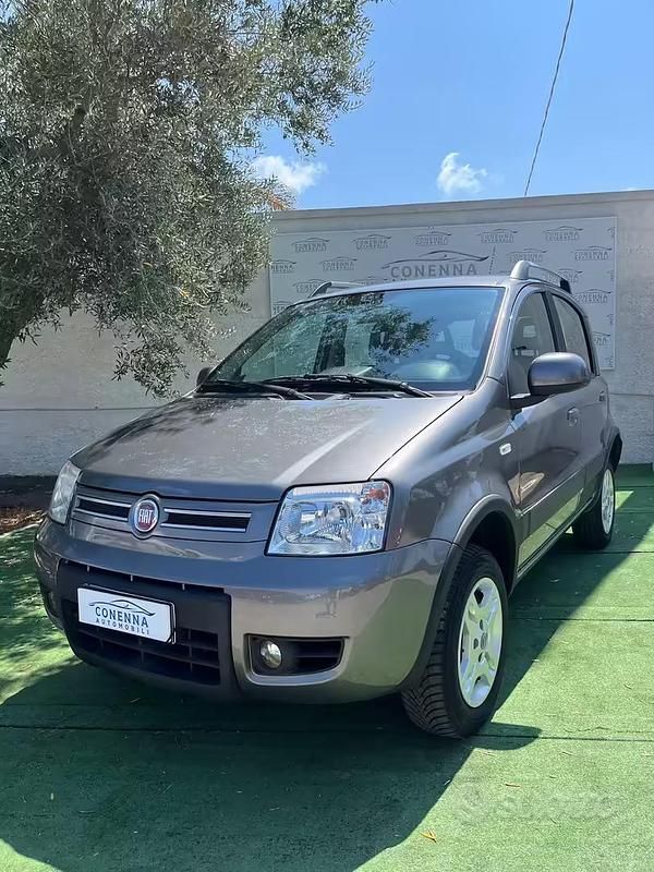 Usata Fiat Panda 4x4 Climbing 75 CV (55 kW) 2012 Grigio Utilitaria